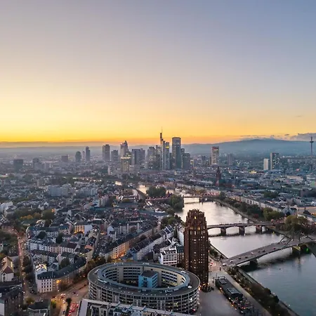 Отель Main Plaza Tower